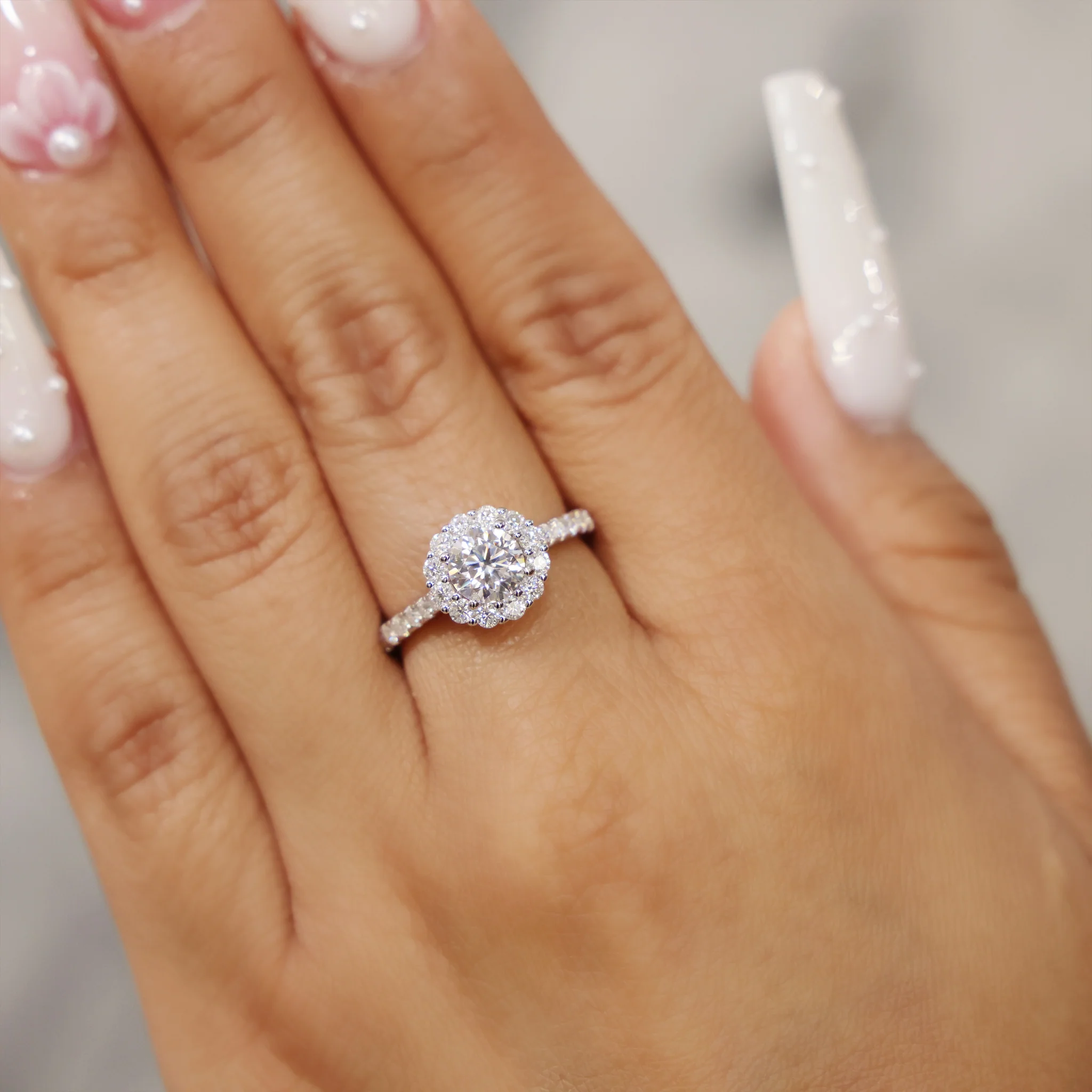 Round Brilliant Cut Moissanite Halo Ring - 925 Silver - Image 3