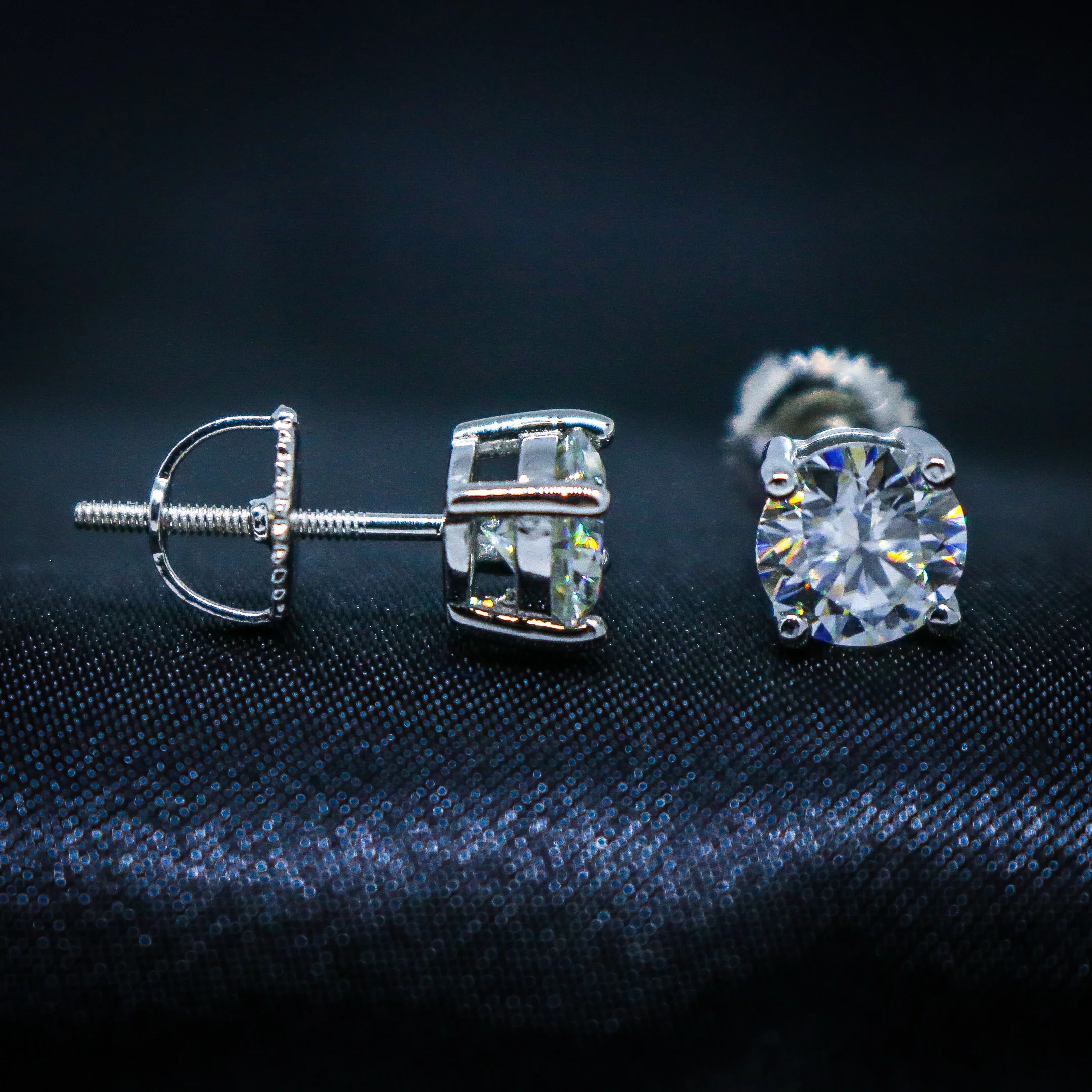 VVS Moissanite Round Cut Stud Earrings - 925 Silver - Image 3